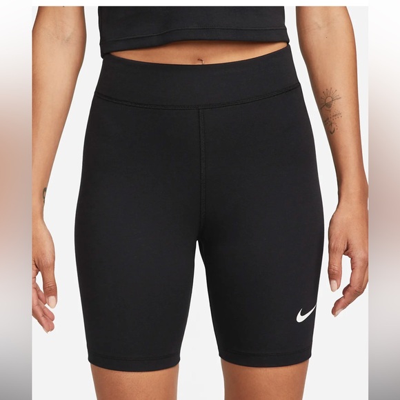 Nike women’s high waisted biker shorts - Picture 2 of 7